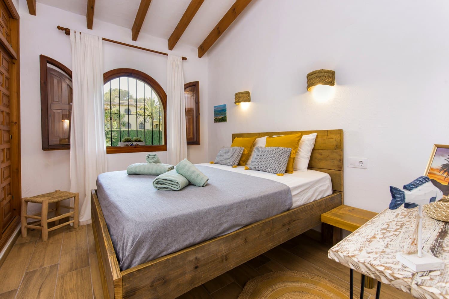 Dormitorio doble con vistas — Casa Oliver, Moraira